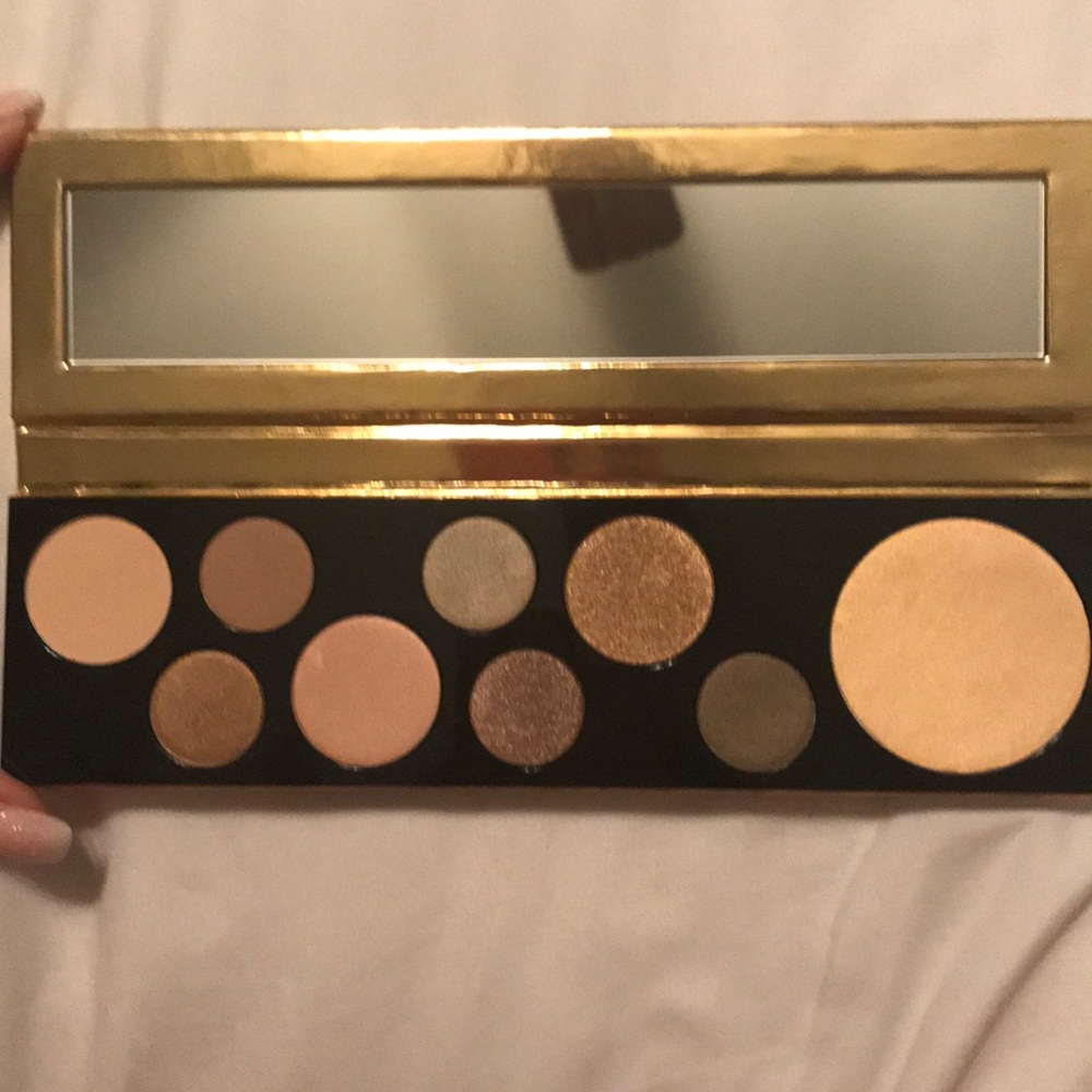 MAC POWER HUNGRY Eyeshadow Palette